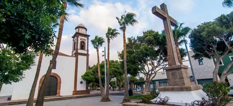 Vista de Antigua para el directorio de Empresas de alquiler de maquinaria
