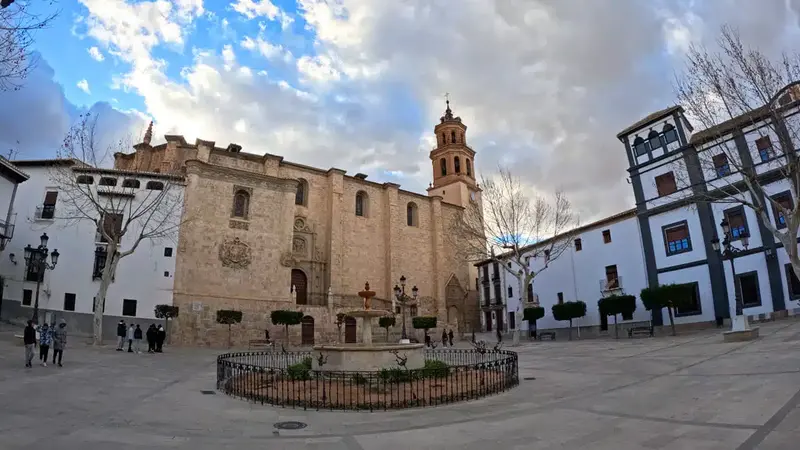 Vista de Baza para el directorio de Empresas de alquiler de maquinaria