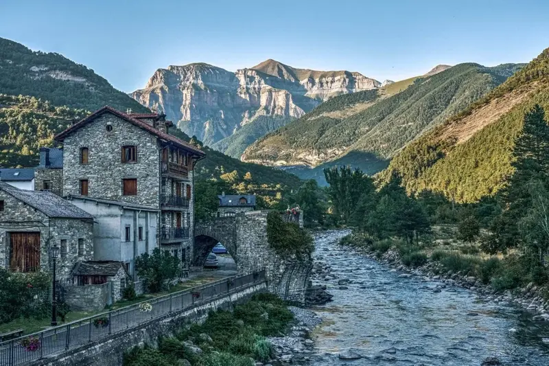 Vista de Valle de Elorz Noáin - Noain, Elortzibar para el directorio de Empresas de alquiler de maquinaria